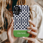 Tunga och Grönt Trellis Monogram<br><div class="desc">Snyggtens telefonfodral i anpassningsbar i marint blått, grönt och vitt färg. Den här designen har en preppy Moroccan trellis mönster. Anpassa den med ditt namn eller annan anpassningsbar i ett modernt skript-monogramteckensnitt. Använda designen verktyg om du vill välja valfri färg, redigera texten typsnitt och färg och ladda upp dina egna...</div>