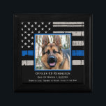 Tunn blå linje - officer K9 EOW - Polisfoto - Hund Minnesask<br><div class="desc">Härda din bästa partner och bästa vän med denna Thin Blue Line Police Anpassningsbar Photo Ram Keepsak Box. Anpassa med K9-officerens foto, namn, slutdatum. Offert: Född i Kärlek, utbildad till , Loyal till slut. COPYRIGHT © 2020 Judy Burrows, Black Hund Art - Med alla Höger reserverade. Tunn blå linje -...</div>