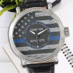 Tunn blå linje - Pension - Tack polis Armbandsur<br><div class="desc">Fira och visa er uppskattning för en framstående polisman med denna Thin Blue Line Tack Police Watch - American flagga design in Police Flagga , disted design . Perfekt för tjänsteköp och Pension-gåvor från polisväsendet. Anpassa till namn, tjänsteår och tjänsteår. COPYRIGHT © 2020 Judy Burrows, Black Hund Art - Med...</div>