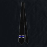 Tunn blå linje - Storbritannien Slips<br><div class="desc">"Tunn blå linje" är ett begrepp som brukar kallas polisbegreppet som den linje som behållor samhället från att övergå till våldsamt kaos[1]. Den "blå" i "tunn blå linje" avser den blå färg i uniformerna för många polismyndigheter. Detta är den brittiska versionen.</div>