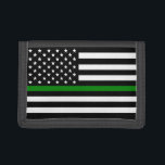 Tunn Grönt Line Flagga: Patriotiska militära veter<br><div class="desc">Flagga Thin Grönt Line är en stödsymbol för den amerikanska militären Stater. Den tunna grönten representerar manar och kvinnor som i de väpnade styrkorna och skyddar nationen och dess medborgare. Flagga visas ofta vid sidan av den amerikanska flagga som ett sätt att visa uppskattning för militärpersonalens uppoffringar. - flagga utformning...</div>