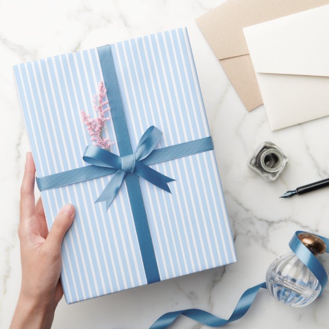 Tunn ljusblå randig presentpapper (Gifting)