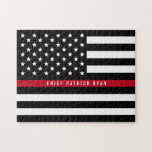 Tunn Monogram för röd linjebrandmanamerikanska Pussel<br><div class="desc">Detta roliga pussel presenterar för röd linjeamerikanska flaggan för svartvit brandman en tunn design med stars och stripes på en svart bakgrund och ett namn för att dig ska personifiera. Gör en unik gåva.</div>