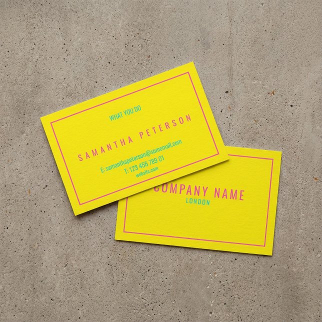 Tunn rosa gräns, gult visitkort (Thin neon pink border, yellow business card.)
