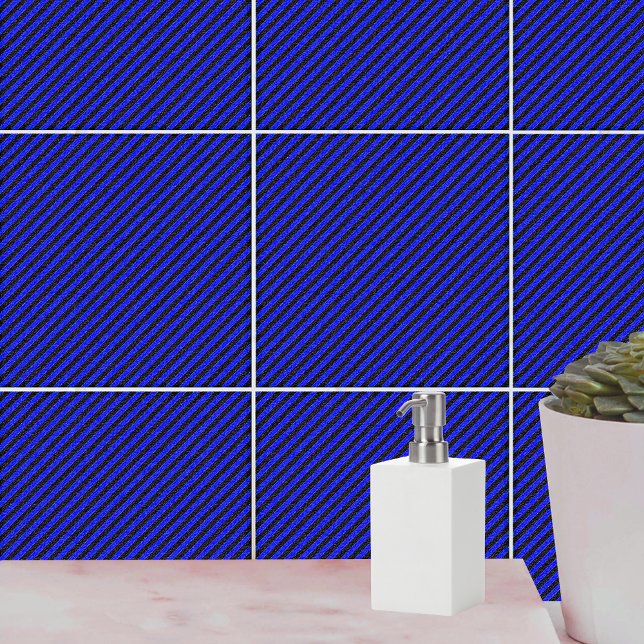 Tunn svart och blå diagonal Rand Kakelplatta (Black Blue Thin Diagonal Stripes Tile)