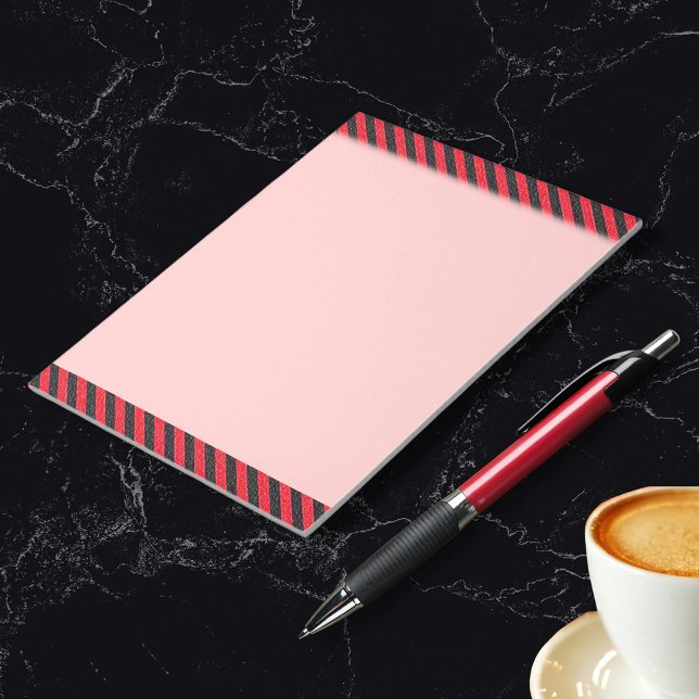 Tunn svart och röd diagonal Rand Anteckningsblock (Thin Black and Red Diagonal Stripes Notepad)