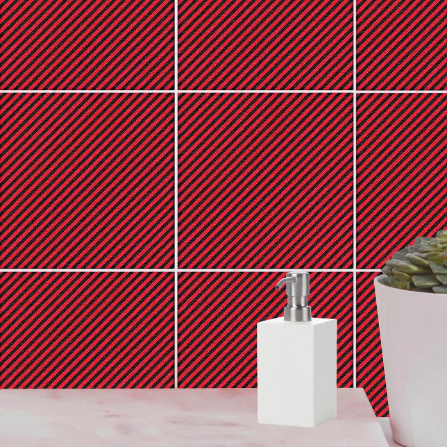 Tunn svart och röd diagonal Rand Kakelplatta (Thin Black and Red Diagonal Stripes Ceramic Tile)