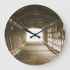 Tunnel av ljust stor klocka