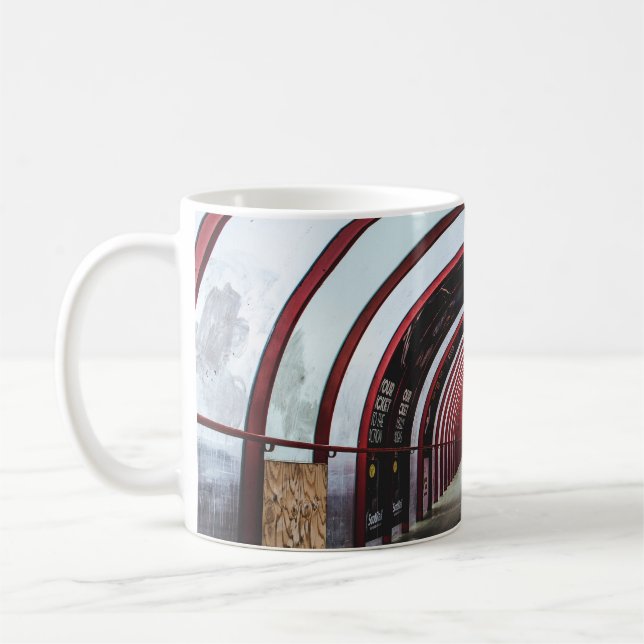 TUNNEL FÖR TUNNEL AV VITGLAS-RÖD OCH VITGLAS KAFFEMUGG (Vänster)