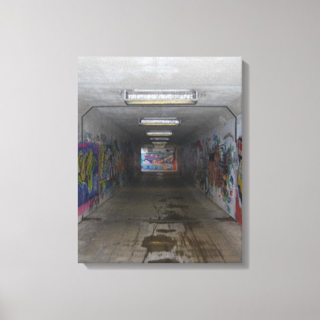 Tunnelbanan Gritty Graffiti Street art, riktig vär Canvastryck (Framsida)