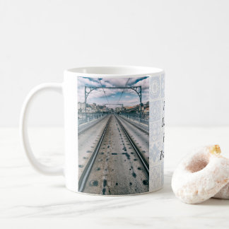 Tunnelbanan järnväg på Dom Luis I-bryggan Kaffemugg