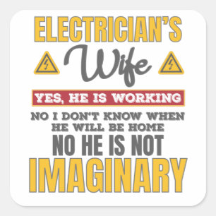 Tunnny Electrician Wife Gift Ja, han jobbar med Gi Fyrkantigt Klistermärke