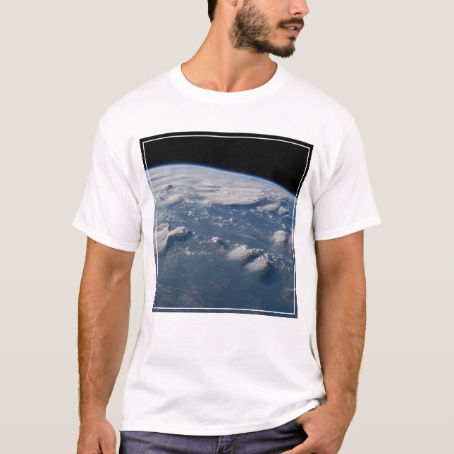 Tunt i jordens ängar vid södra Borneo. T Shirt (Framsida)