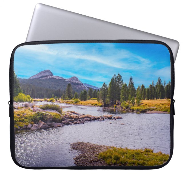Tuolumne Meadow & Tuolumne Creek Laptop Fodral (Framsidan)