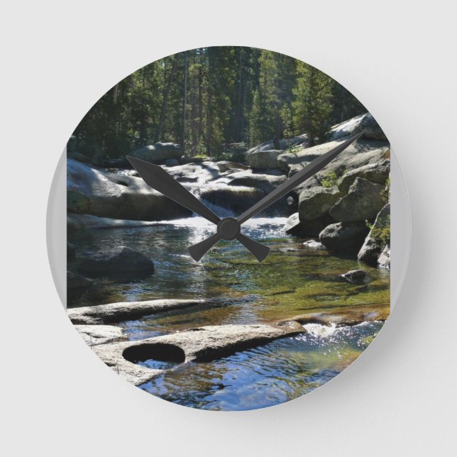 Tuolumne River in Tuolumne Meadows, Yosemite, CA Rund Klocka (Framsida)