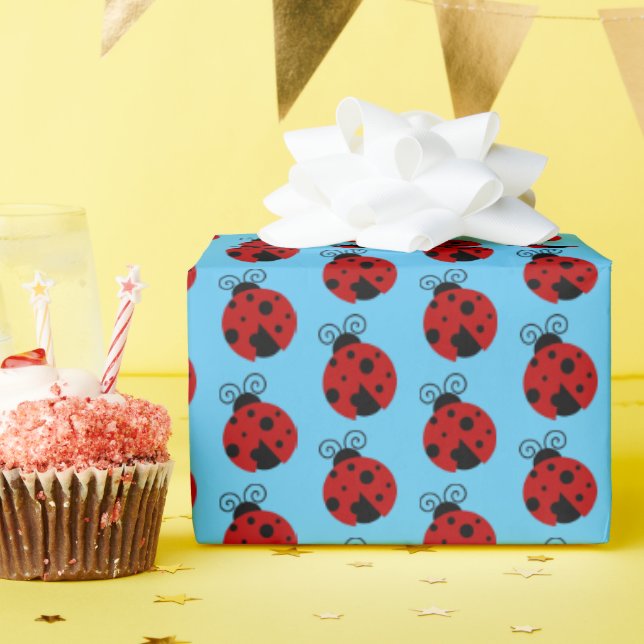 Tur är en Ladybug Cute-Tecknad Presentpapper (Födelsedagsfest)