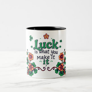Tur är vad du gör - Retro Shamrock Charm Två-Tonad Mugg