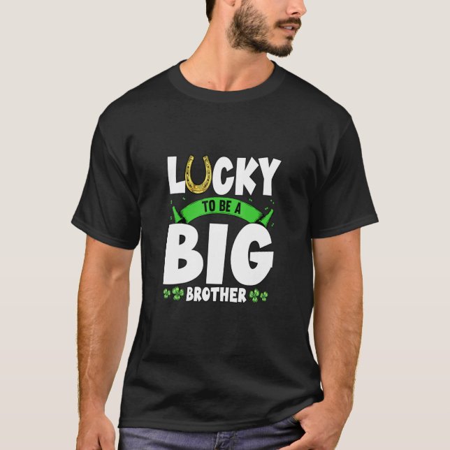 Tur att vara en storebror. t shirt (Framsida)