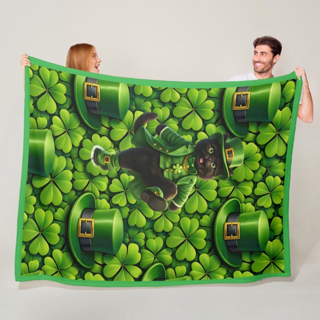 Tur luckiga svarta katten shamrock St. Patrick's D Fleecefilt (På plats)