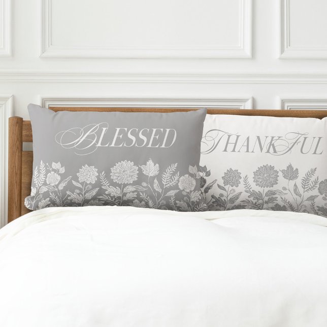 Tur och välsignad blomning och blommor Grått Lumbarkudde (Thankful & Blessed Fall Foliage & Flowers Grey Lumbar Pillow)