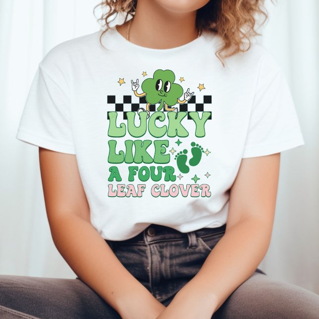Tur som en fyra klöver löv Gravid Announce T Shirt (Skapare uppladdad)