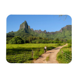 Turist som cyklar på Moorea den rektangulära Magnet