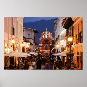 Turister på den San Cristobal de Las Casas gatan Poster