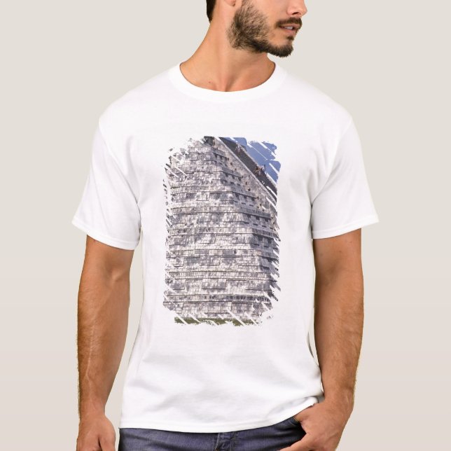Turister som klättrar upp i trappor av El Castillo T Shirt (Framsida)