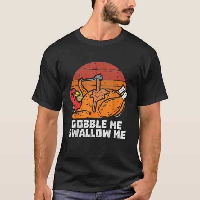 Turkiet Gobble Sväljer mig Retro Thanksgiving Mana T Shirt (Framsida)