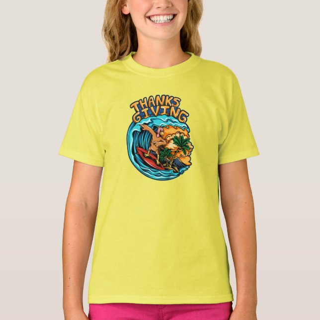 Turkiet Riding a Surfa Board on Ocean Vågar T Shirt (Framsida)