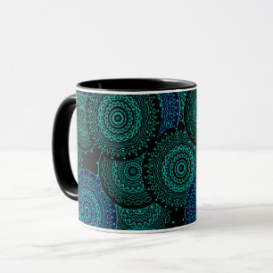 Turkos blå rund mandala på svart bakgrund mugg