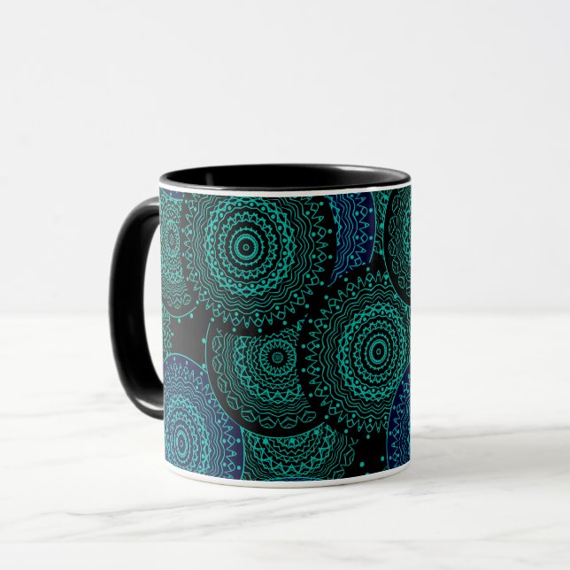 Turkos blå rund mandala på svart bakgrund mugg (Framsida vänster)