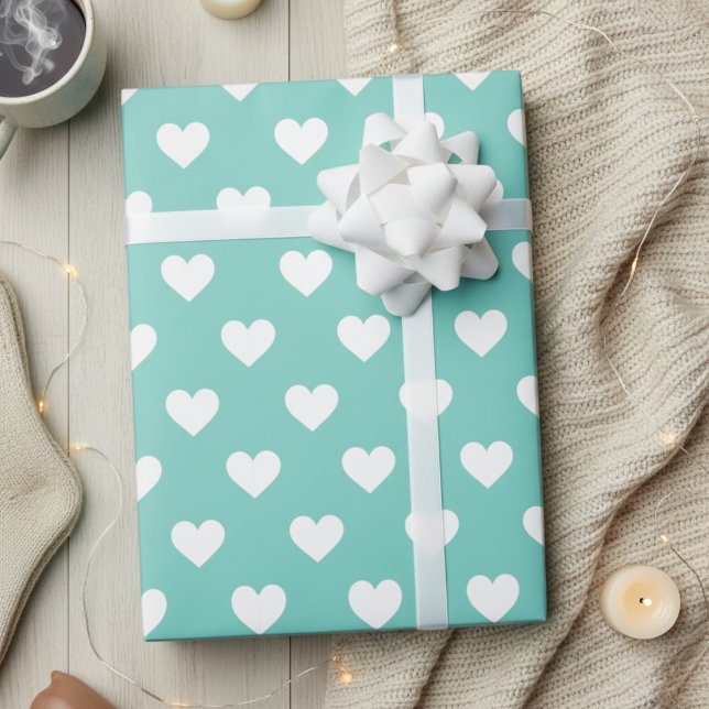 Turkos med vita hjärtan mönster presentpapper (Seafoam Blue/Green With White Hearts Patterned Wrapping Paper)