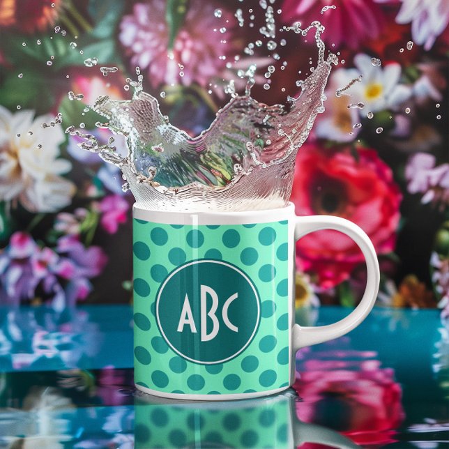 Turkos Monogram Grön Prickmönster Kaffemugg (Teal Monogram Green Polka Dot Coffee Mug)