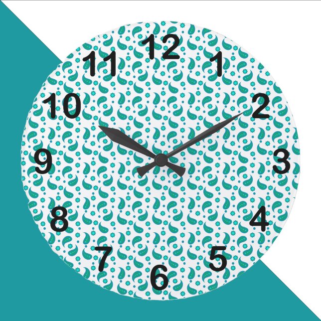 Turkos och blå paisley blommönster svarta siffror stor klocka (A clock with a pretty paisley pattern with black numbers.)