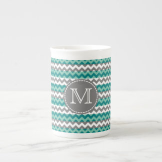 Turkos och Grått Chevron Zigzag Monogram Benporslin Mugg