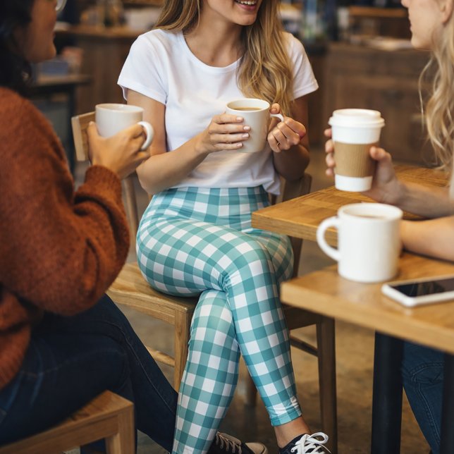 Turkos och vit gingham-rutig mönster leggings (A pair of leggings with a teal and white gingham plaid pattern.)