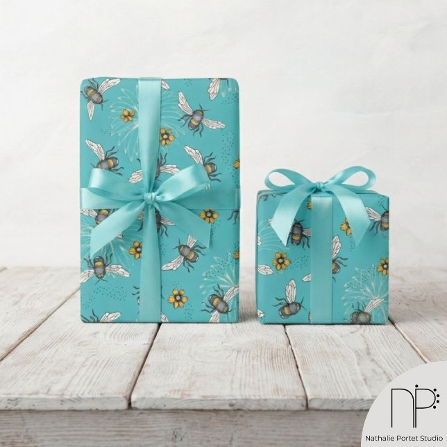 Turkos surrande vår sommar honungsbin omslag  presentpapper (This Turquoise Buzzing Spring Summer Honeybee Wrapping Paper features hand-drawn bee art.)