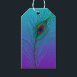 Turkos till lila påfågelsfjäder presentetikett<br><div class="desc">Turkos till lila påfågelsfjäder hjärta presentkort. Snyggt till bröllop eller födelsedagsfest.</div>