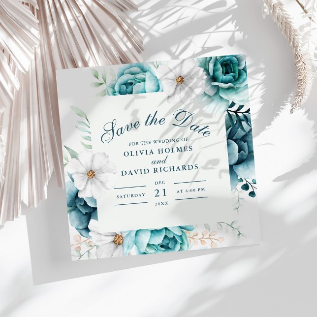 Turkos Vildblomma Spara Datum | Boho Blommig Datumet (Teal and Off-White Wildflowers Save The Date Card on a white boho table with dry palm leaf.)