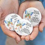 Turner syndrome Butterfly-information mor Knapp<br><div class="desc">Den här knappen ökar medvetenheten om Turner Syndrome,  ett sällsynt kromosomal villkor som påverkar en av 2 000 flickor. Den har vackra vattenfärgsfjädrar med vacker regnbåge färg och en bildtext,  i svart typsnitt,  som lyder "stolt mor från en Turner Syndrome Butterfly"</div>