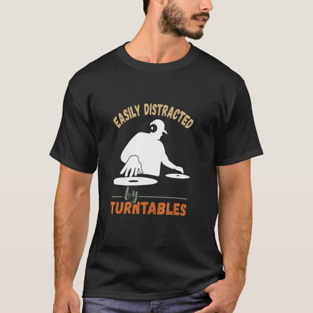 Turntable DJ Easily Distracts Dance Music Techno T Shirt (Framsida)