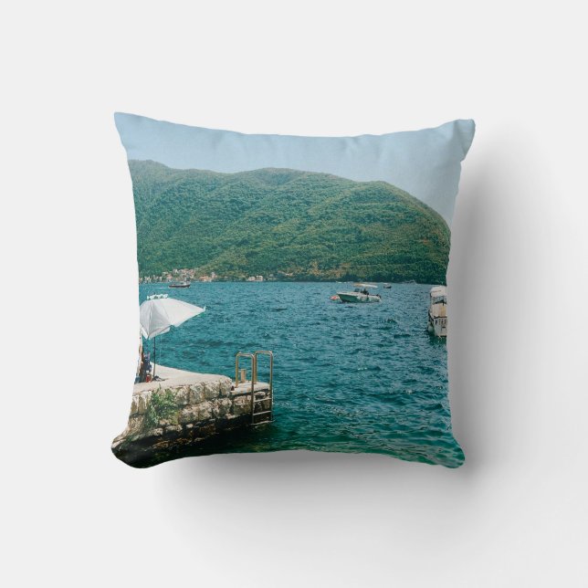 Turqouise vatten of Perast - Montenegro Kudde (Framsida)