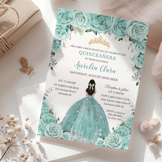 Turquise Blue Blommigt Princess Guld Quinceañera Inbjudningar (Soft Turquoise Blue Roses gold quinceanera xv sweet 15 16 birthday invitation printed card template )