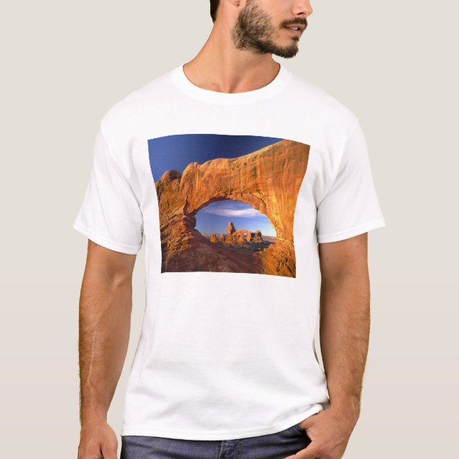 Turret Arch, Arches nationalpark, Utah, USA Tee Shirt (Framsida)