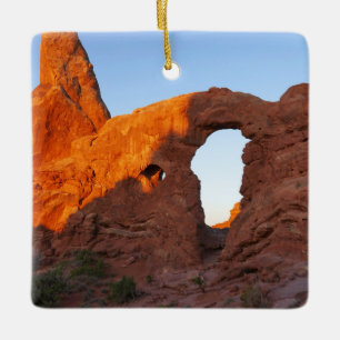 Turret Arch vid soluppgång II Julgransprydnad Keramik
