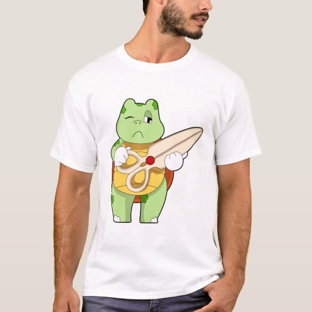 Turtle as Hairdresser with Scissors T Shirt (Framsida)