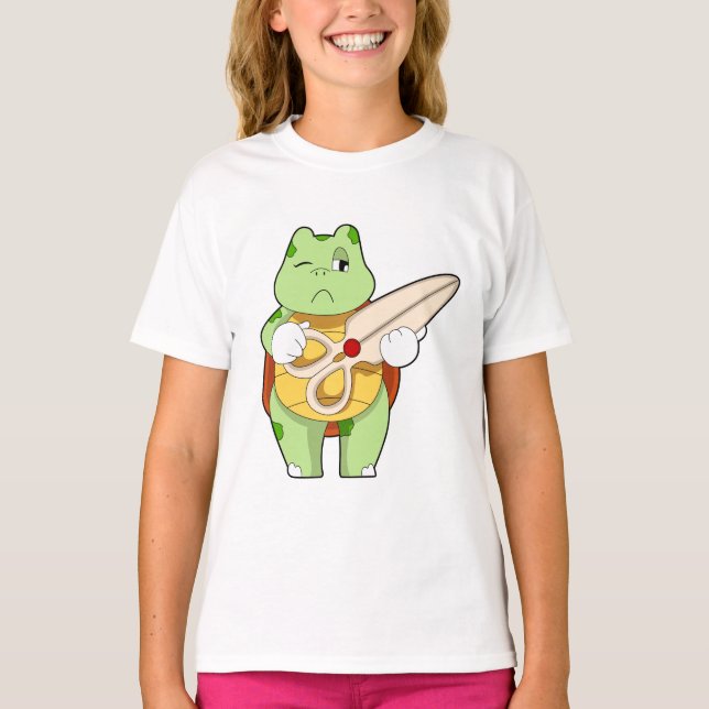 Turtle as Hairdresser with Scissors T Shirt (Framsida)