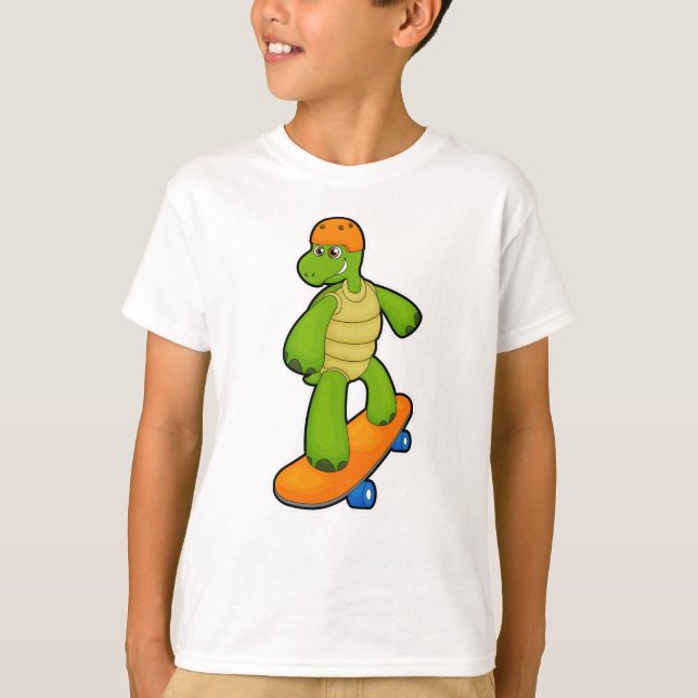 Turtle as Skateboarder with Skateboard & Helmet T Shirt (Framsida)