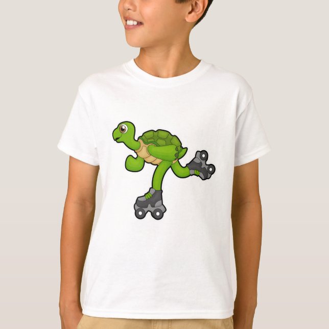 Turtle as Skater with Roller skates T Shirt (Framsida)